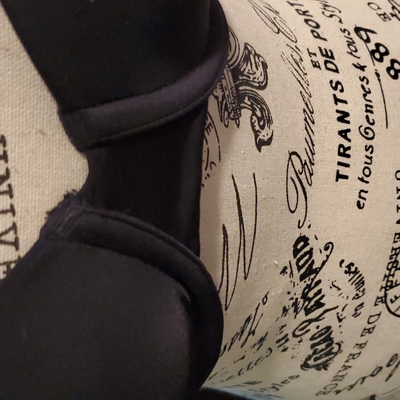 VICTORIAS SECRET BLACK STRAPLESS BRA 36C - Picture 2 of 10